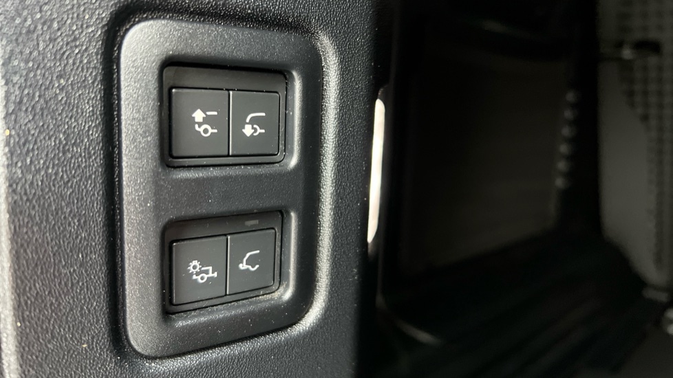 Used Land Rover Defender 2023 for sale - 76873981: Photo 24