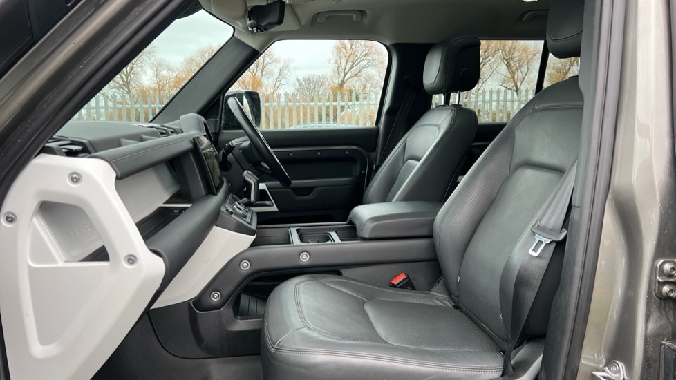 Used Land Rover Defender 2023 for sale - 76873981: Photo 3