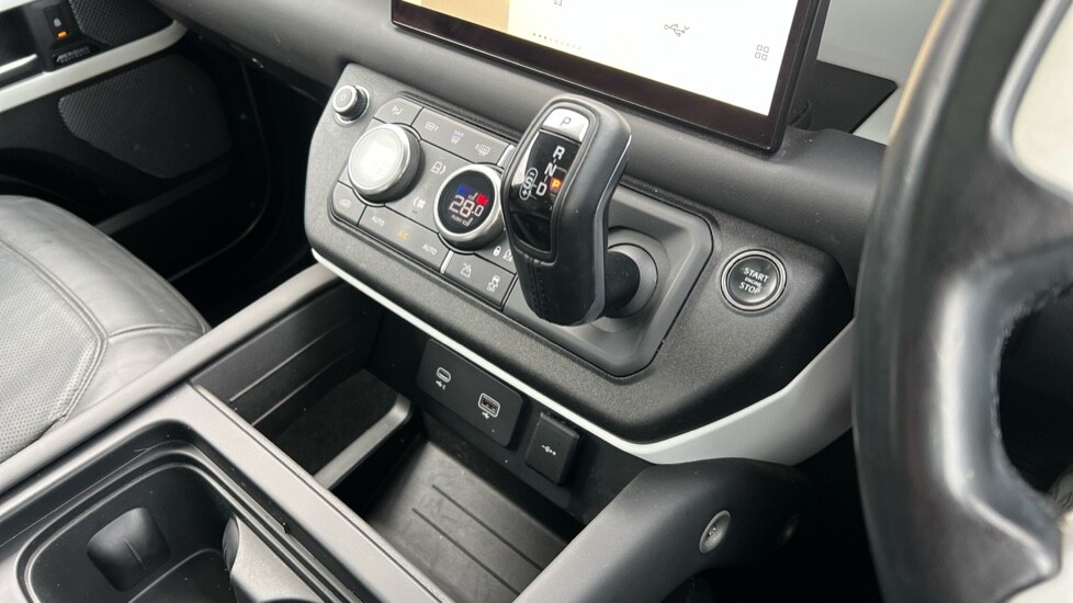 Used Land Rover Defender 2023 for sale - 76856361: Photo 13