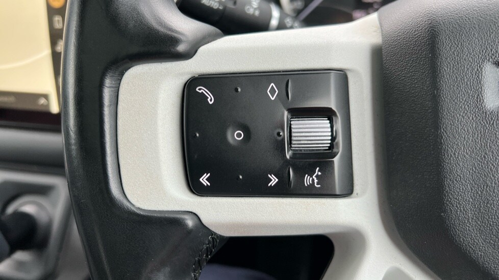 Used Land Rover Defender 2023 for sale - 76856361: Photo 21