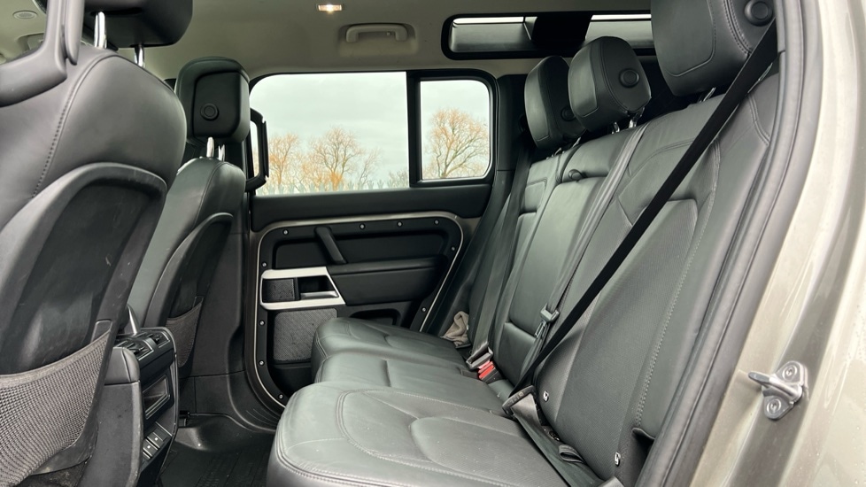 Used Land Rover Defender 2023 for sale - 76856361: Photo 4