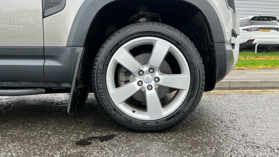 Used Land Rover Defender 2023 for sale - 76856361: Photo 8