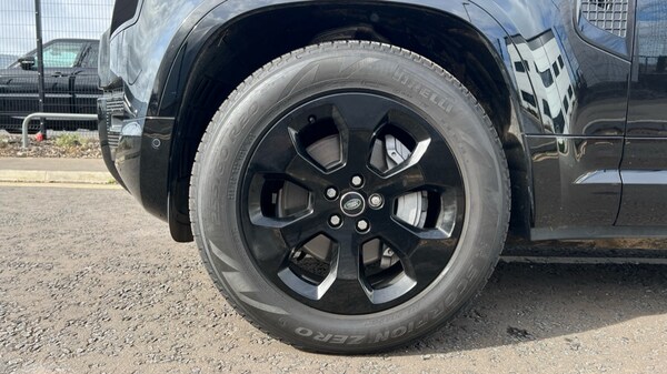 Used Land Rover Defender 2025 for sale - 76191142: Photo 27