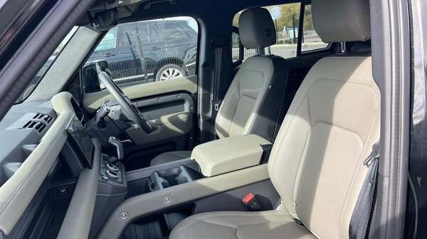 Used Land Rover Defender 2025 for sale - 76191142: Photo 3