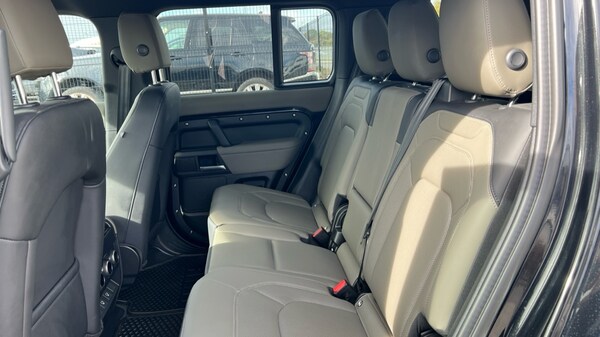 Used Land Rover Defender 2025 for sale - 76191142: Photo 4