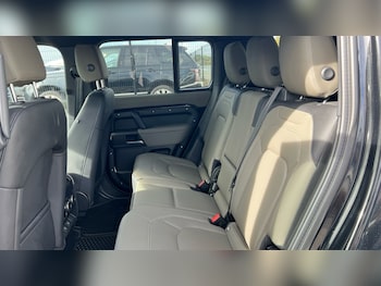 Used Land Rover Defender 2025 for sale - 76191142: Photo 4