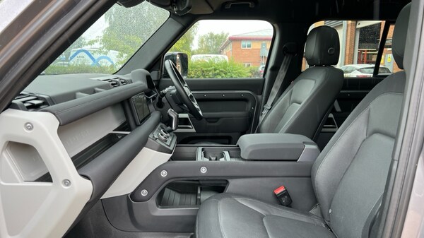 Used Land Rover Defender 2023 for sale - 75698799: Photo 3