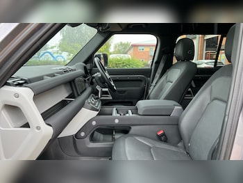 Used Land Rover Defender 2023 for sale - 75698799: Photo