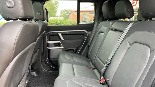 Used Land Rover Defender 2023 for sale - 75698799: Photo 4