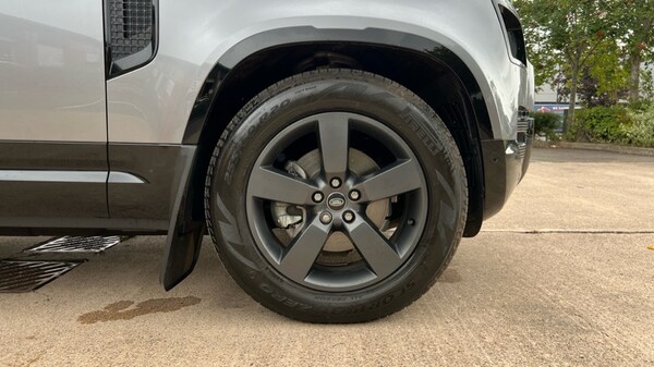 Used Land Rover Defender 2023 for sale - 75698799: Photo 8