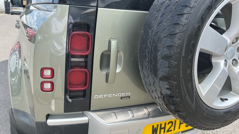 Used Land Rover Defender 2021 for sale - 76124825: Photo 19