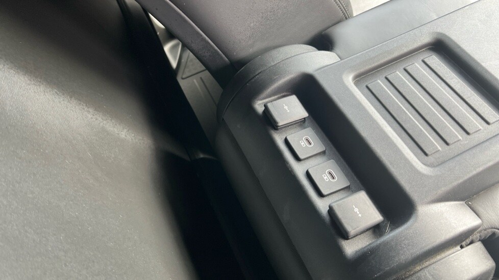 Used Land Rover Defender 2024 for sale - 76098041: Photo 18