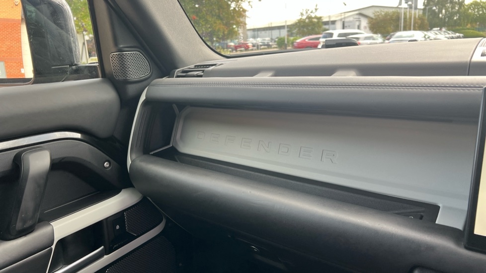 Used Land Rover Defender 2024 for sale - 76098041: Photo 23