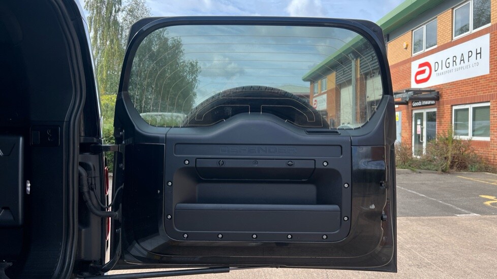 Used Land Rover Defender 2024 for sale - 76098041: Photo 24