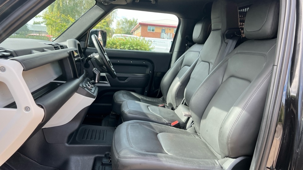 Used Land Rover Defender 2024 for sale - 76098041: Photo 3