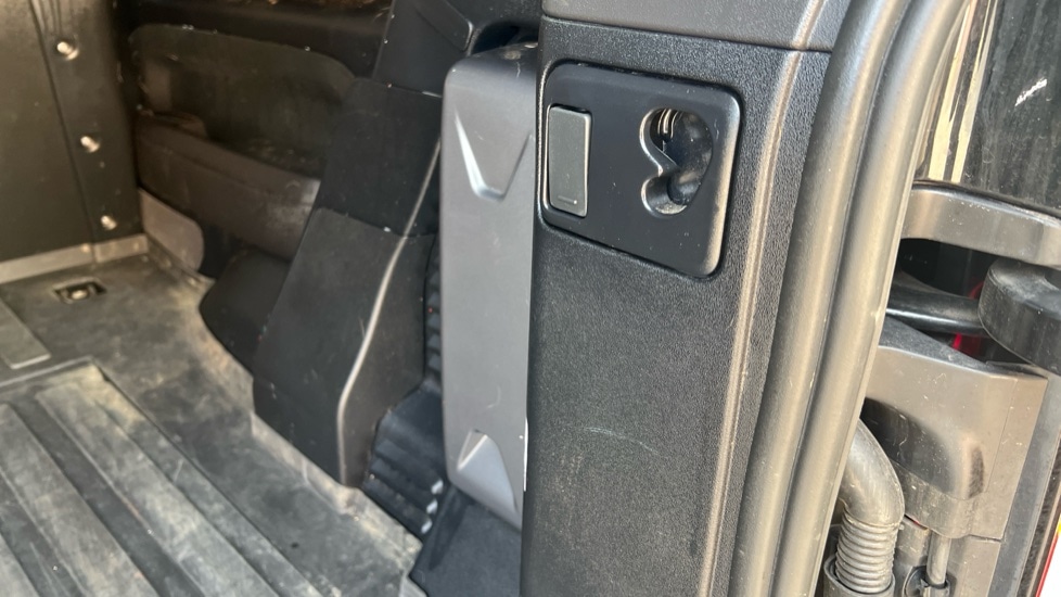 Used Land Rover Defender 2024 for sale - 76098041: Photo 34
