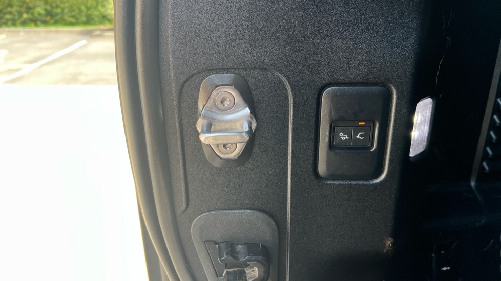 Used Land Rover Defender 2024 for sale - 76098041: Photo 44