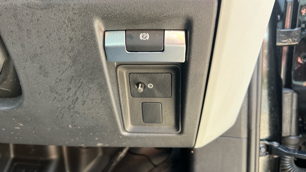 Used Land Rover Defender 2024 for sale - 76098041: Photo 47