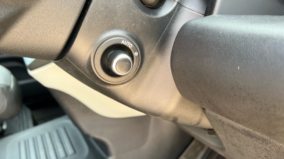 Used Land Rover Defender 2024 for sale - 76098041: Photo 48