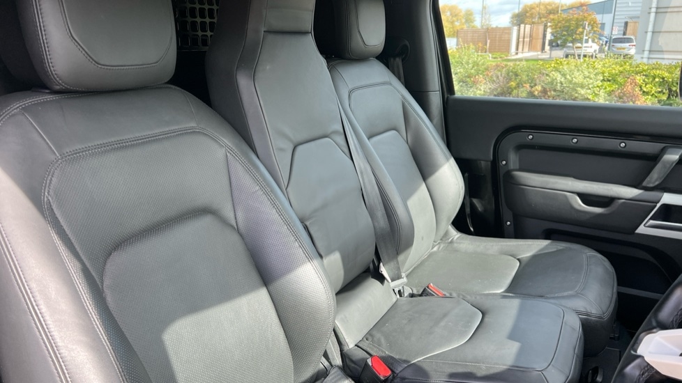 Used Land Rover Defender 2024 for sale - 76098041: Photo 50