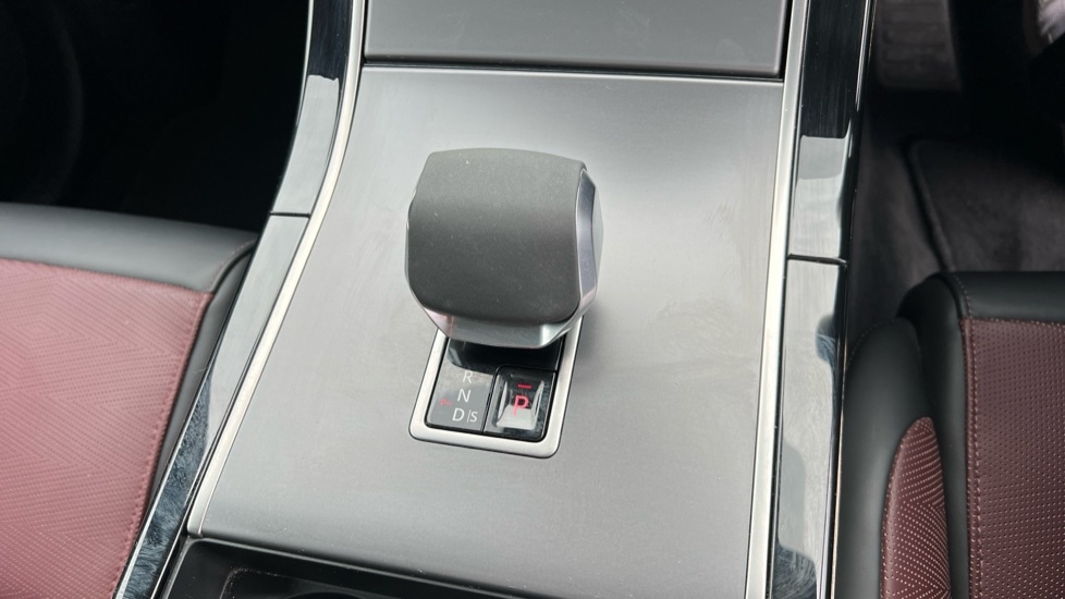 Used Land Rover Range Rover Velar 2024 for sale - 76487414: Photo 13