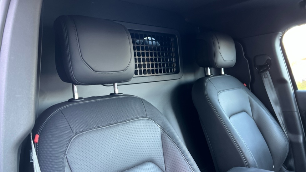 Used Land Rover Defender 2024 for sale - 77025518: Photo 18