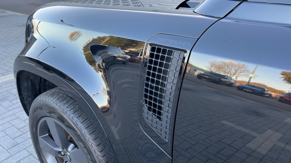 Used Land Rover Defender 2024 for sale - 77025518: Photo 22