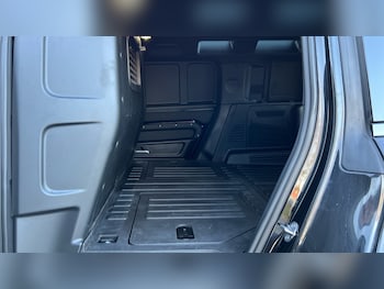 Used Land Rover Defender 2024 for sale - 77025518: Photo