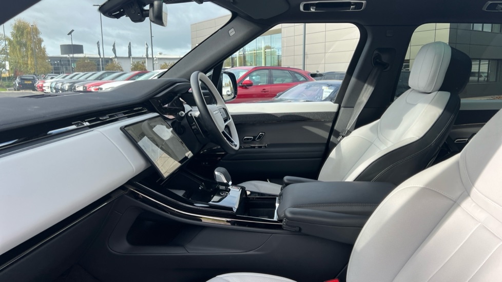 Used Land Rover Range Rover Sport 2025 for sale - 76154757: Photo 3