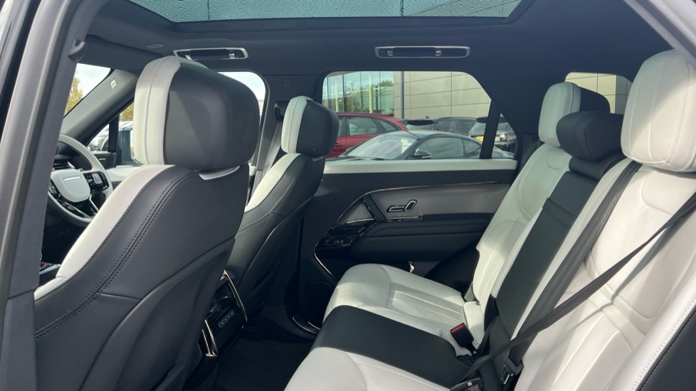 Used Land Rover Range Rover Sport 2025 for sale - 76154757: Photo 4