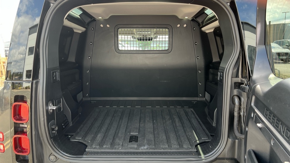Used Land Rover Defender 2023 for sale - 76597840: Photo 10