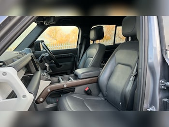 Used Land Rover Defender 2023 for sale - 76907985: Photo