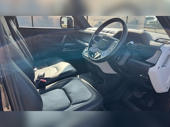 Used Land Rover Defender 2024 for sale - 75417040: Photo