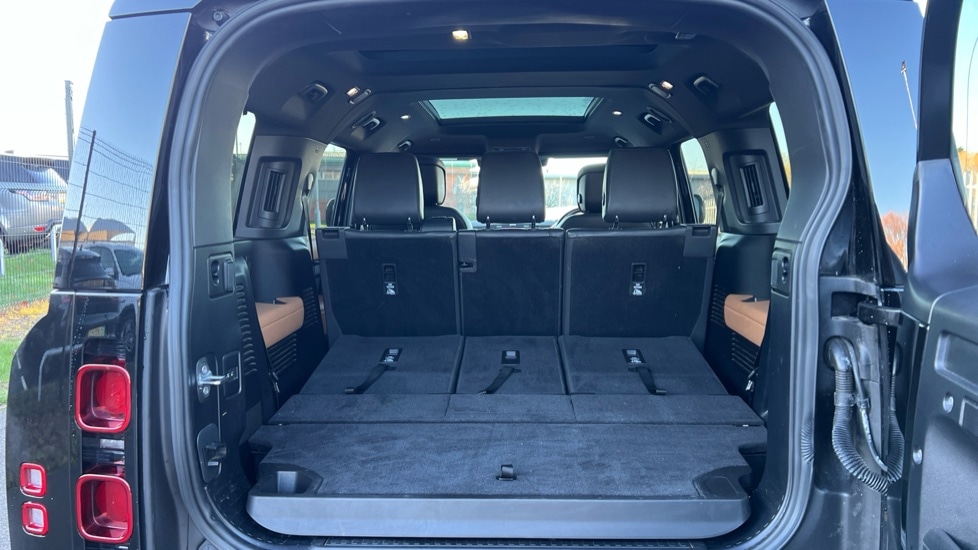 Used Land Rover Defender 2024 for sale - 76851146: Photo 10