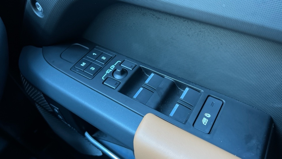 Used Land Rover Defender 2024 for sale - 76851146: Photo 24