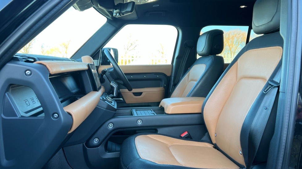 Used Land Rover Defender 2024 for sale - 76851146: Photo 3