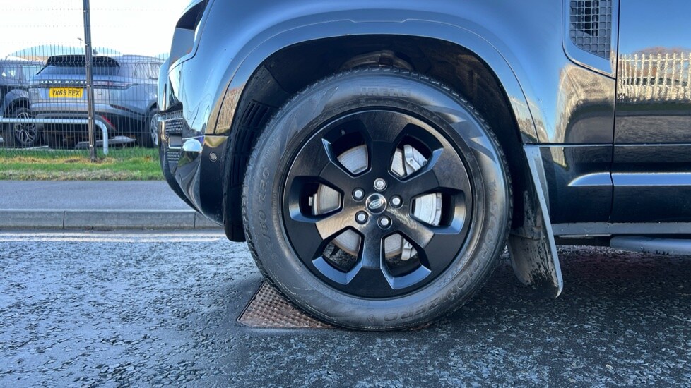 Used Land Rover Defender 2024 for sale - 76851146: Photo 32