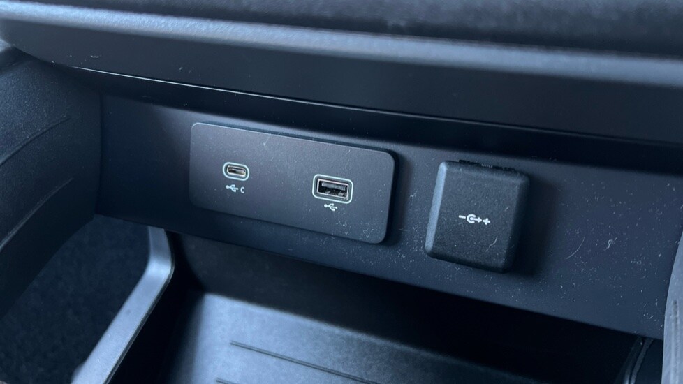 Used Land Rover Defender 2024 for sale - 76851146: Photo 38