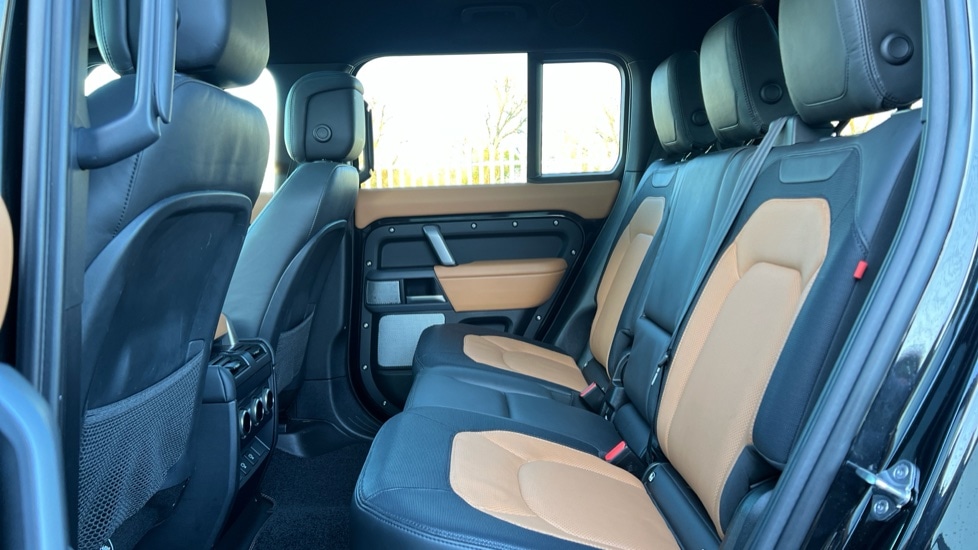 Used Land Rover Defender 2024 for sale - 76851146: Photo 4