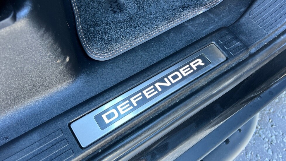 Used Land Rover Defender 2024 for sale - 76851146: Photo 44