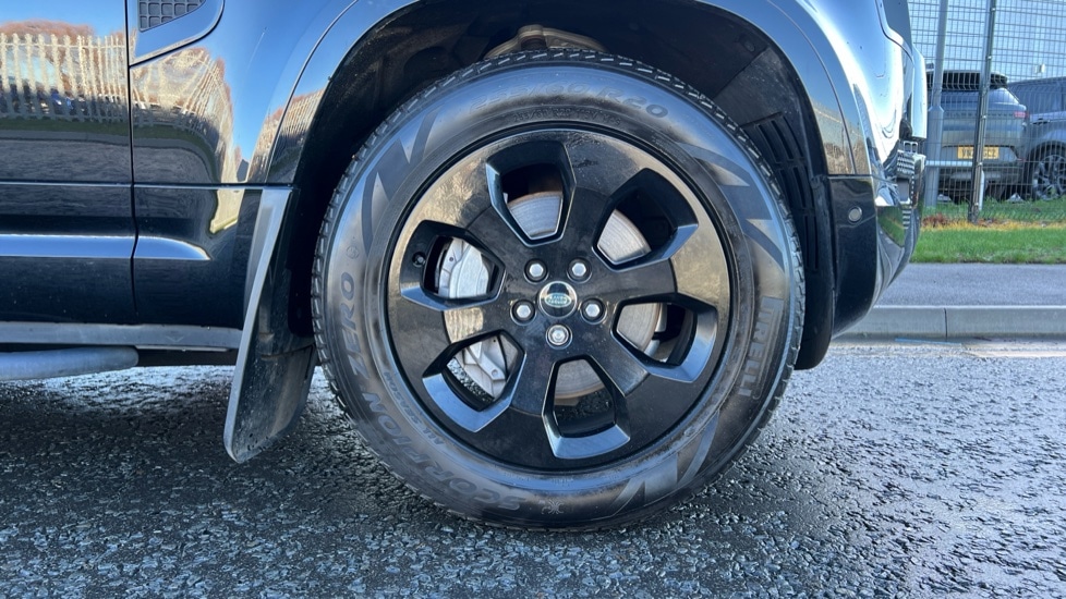 Used Land Rover Defender 2024 for sale - 76851146: Photo 8