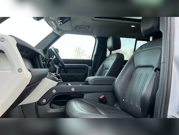 Used Land Rover Defender 2021 for sale - 76704291: Photo