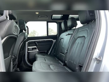 Used Land Rover Defender 2021 for sale - 76704291: Photo