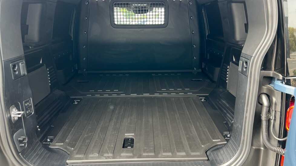 Used Land Rover Defender 2025 for sale - 76161357: Photo 10