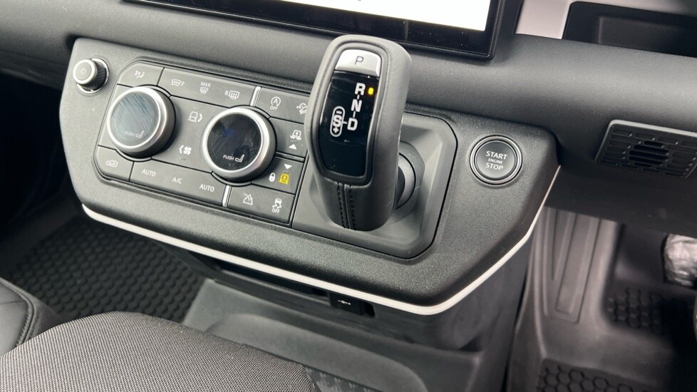 Used Land Rover Defender 2025 for sale - 76161357: Photo 13