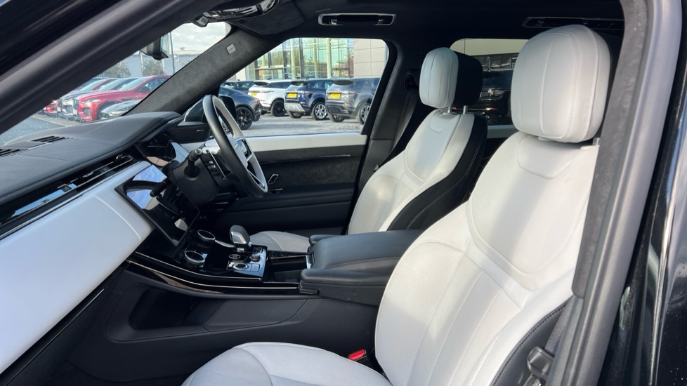 Used Land Rover Range Rover Sport 2023 for sale - 76321935: Photo 3