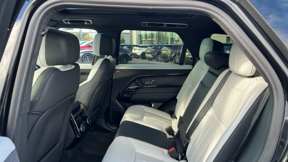 Used Land Rover Range Rover Sport 2023 for sale - 76321935: Photo 4