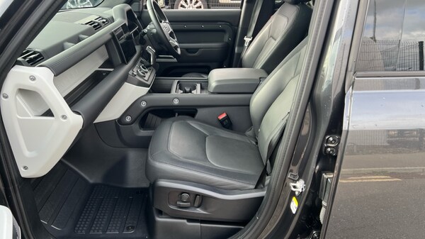 Used Land Rover Defender 2024 for sale - 76037846: Photo 3