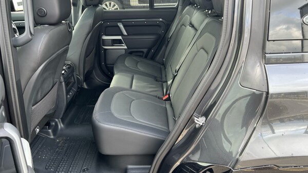 Used Land Rover Defender 2024 for sale - 76037846: Photo 4