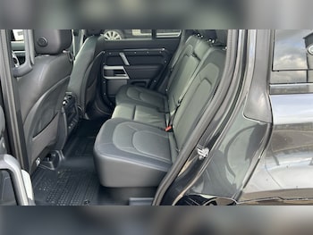 Used Land Rover Defender 2024 for sale - 76037846: Photo 4